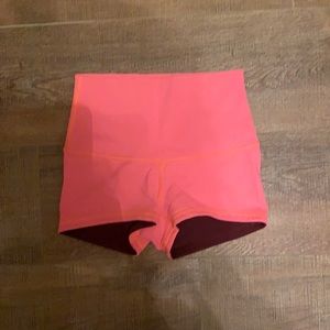 Reversible lululemon spandex booty shorts 2 inch